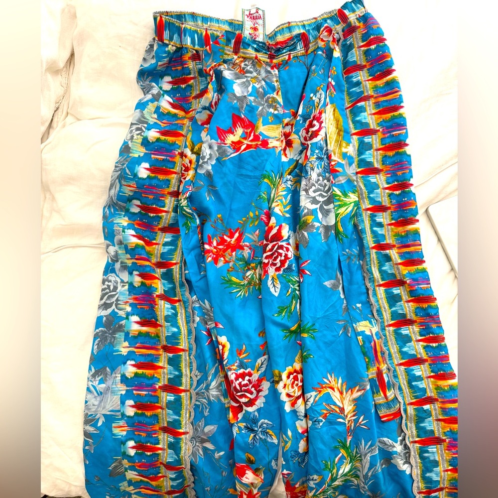 Fabulous silk Johnny Was summer pants! Vibrant florals with scallop edges. L